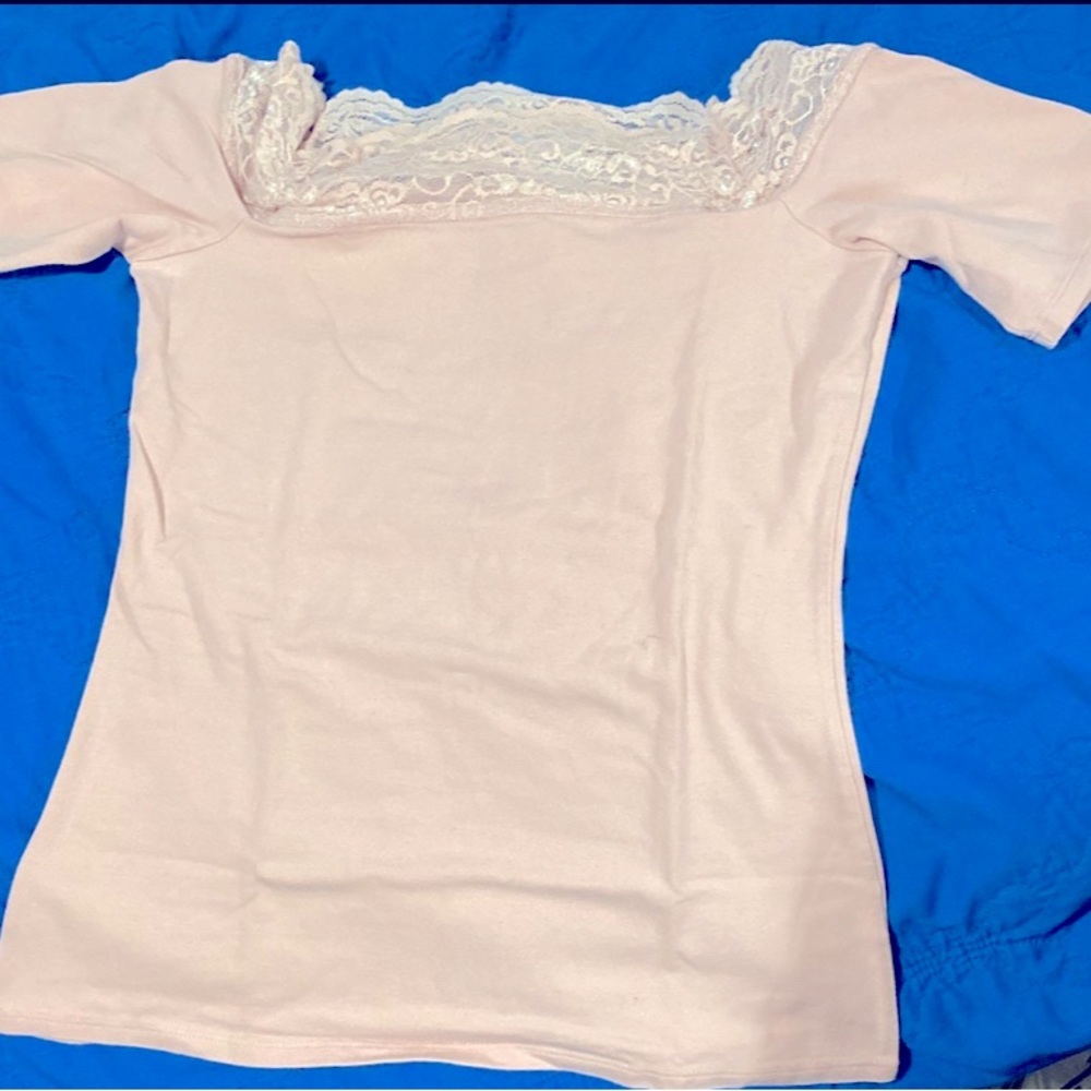 Beautiful white shoulder blouse to wear for a date night or a casual day outfit